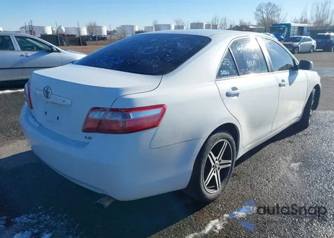 2007 Toyota Camry Le z USA, uszkodzony, nr VIN 4T1BE46K47U612761